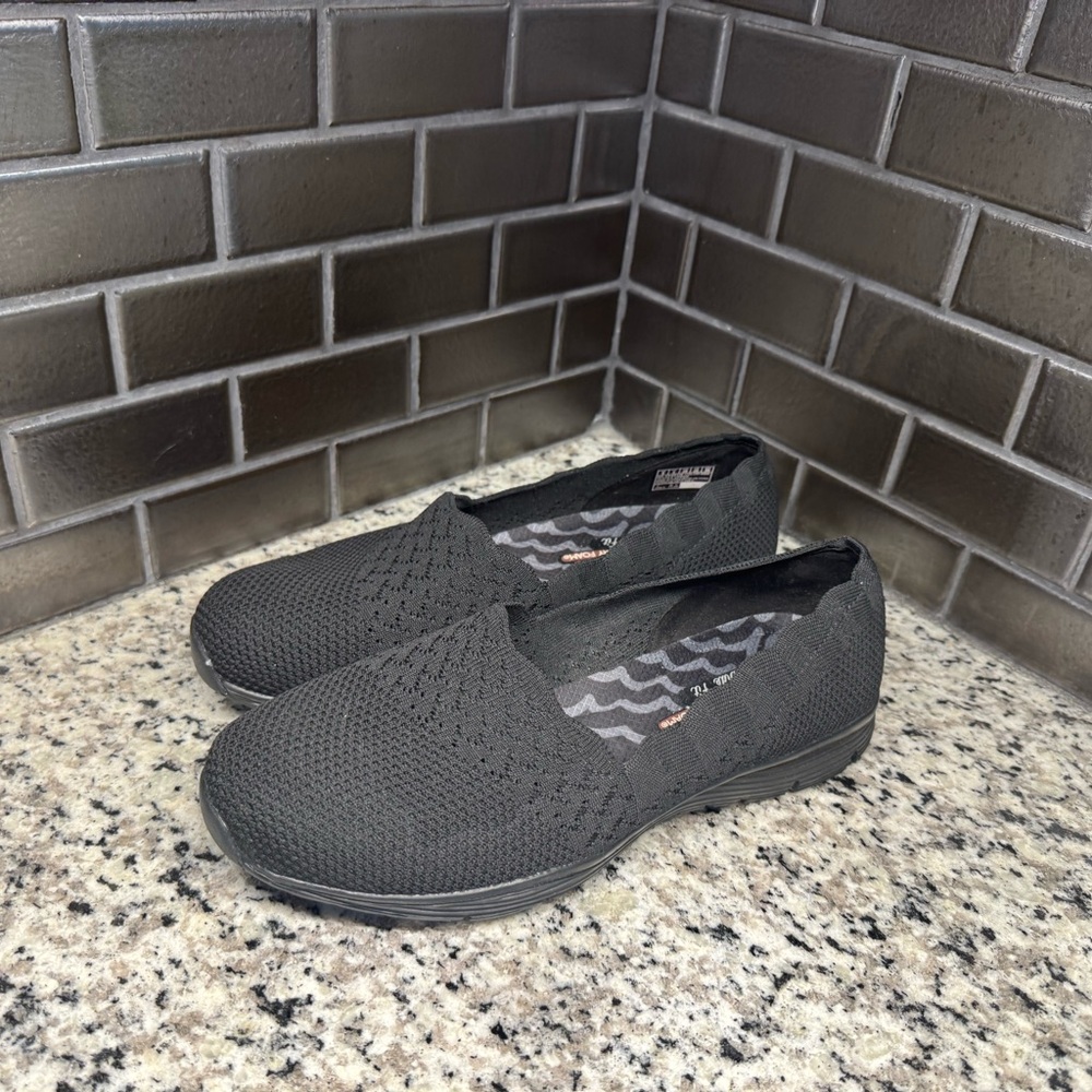Skechers Air-Cooled Memory Foam Wide Fit, women’s sz 9, Black Slip-On Shoes